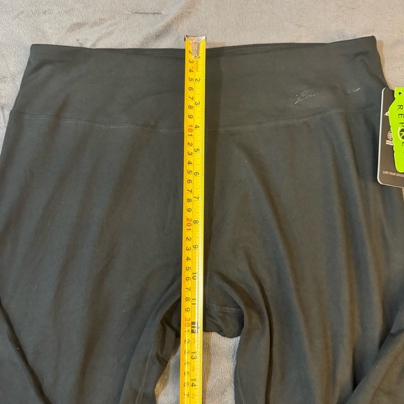 Eddie Bauer Black Streamlined Leggings

#1105 - Picture 3 of 6